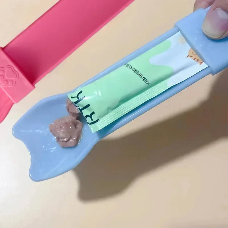 Cat Strip Squeeze Spoon for Lickable Wet Cat Treats Meat Puree No Mess Hands Free Pet Food Scoop Portable Anti Spill Cat Feeder